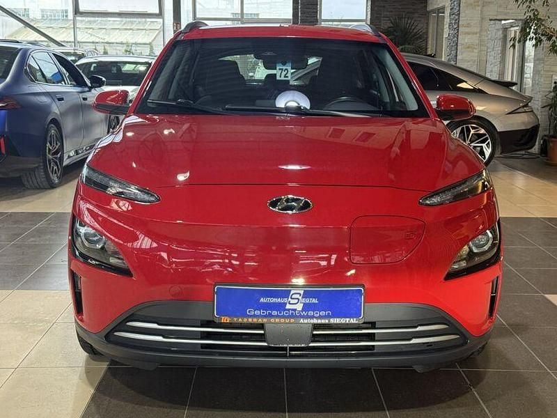 Gebraucht Hyundai Kona Select 100 kW (136 PS) 2022 Rot SUV