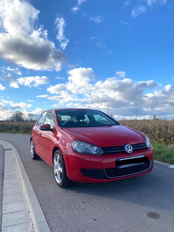 Rot Gebraucht 2009 VW Golf VI Trendline Limousine | 4.400 € (Fairer Preis) - Bild 1/4