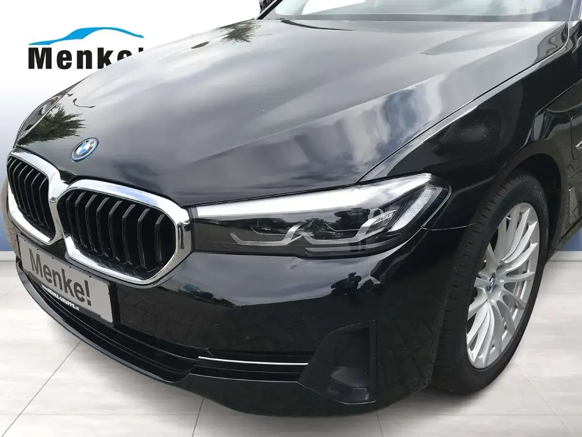 Gebraucht BMW 530e Sport Line 292 PS (214 kW) 2022 Schwarz Kombi