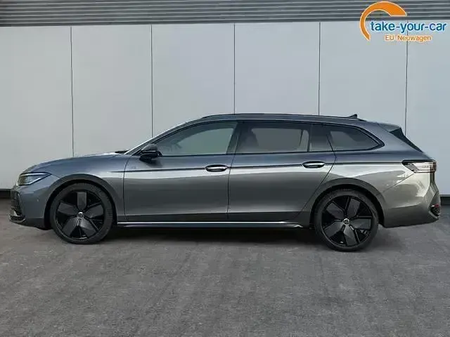Gebraucht VW Passat R-line 193 PS (141 kW) 2025 Grau Kombi