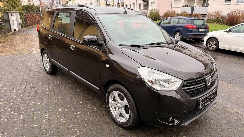 Schwarz Gebraucht 2020 Dacia Lodgy Comfort Van / Kleinbus | 11.950 € (Fairer Preis) - Bild 1/4