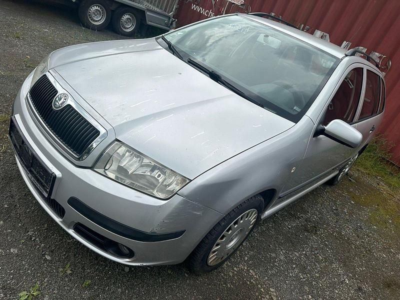 Grau Gebraucht 2007 Skoda Fabia Kombi | 399 € - Bild 1/4