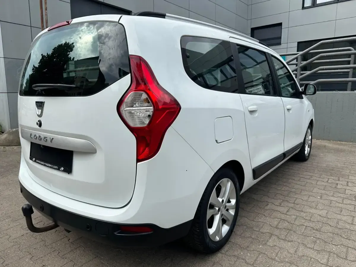 Gebraucht Dacia Lodgy 107 PS (78 kW) 2016 Weiß Van / Kleinbus