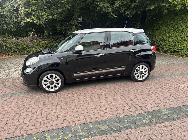 Schwarz Gebraucht 2014 Fiat 500L Lounge Van / Kleinbus | 6.700 € (Fairer Preis) - Bild 1/4