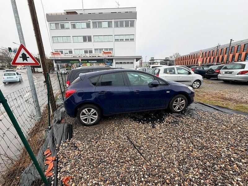Gebraucht Opel Astra 116 PS (85 kW) 2011 Blau Limousine