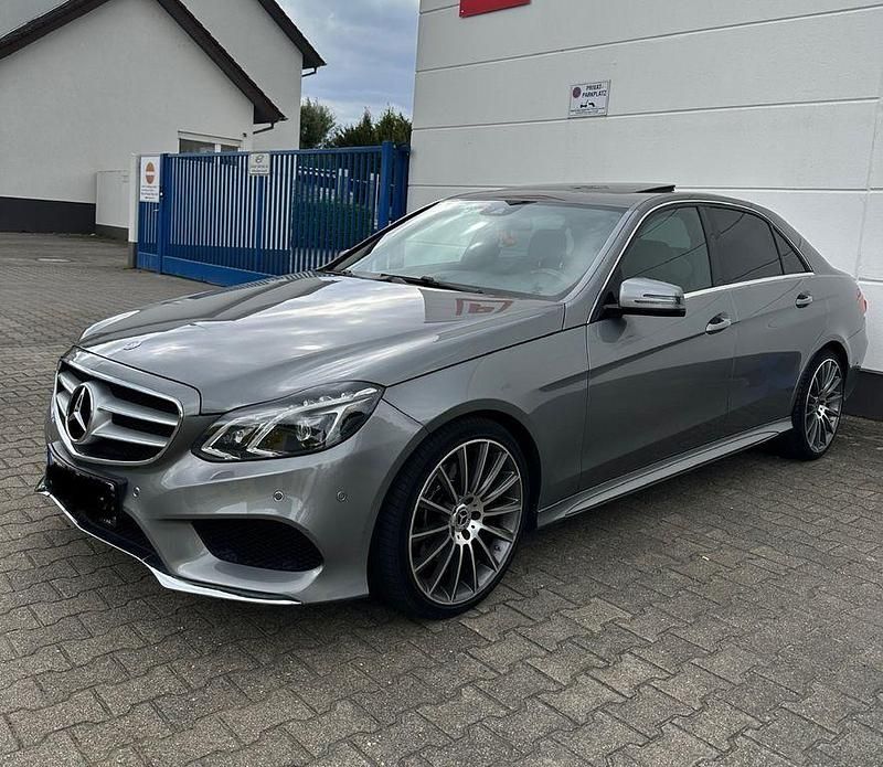 Grau Gebraucht 2015 Mercedes E220 Edition Limousine | 15.200 € (Fairer Preis) - Bild 1/4