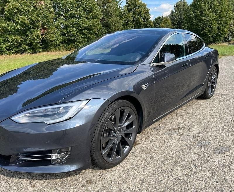 Grau Gebraucht 2018 Tesla Model S Limousine | 26.000 € (Guter Preis) - Bild 1/4