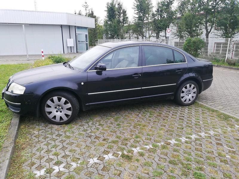 Schwarz Gebraucht 2004 Skoda Superb Limousine | 2.800 € - Bild 1/4