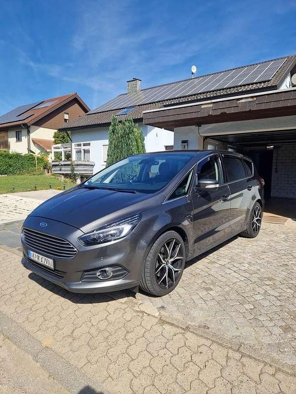 Gebraucht 2015 Ford S-MAX Titanium Van / Kleinbus | 14.000 € - Bild 1/4