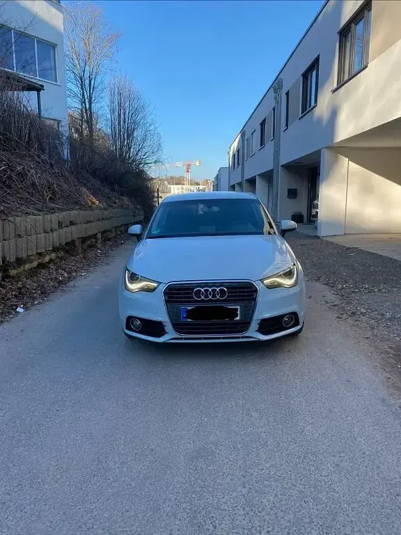 Gebraucht Audi A1 Ambiente 122 PS (89 kW) 2013 Blau Kleinwagen