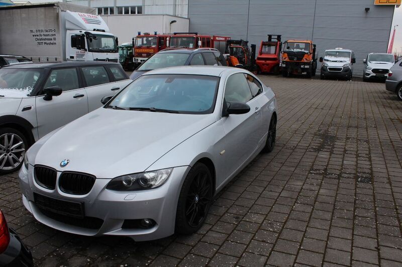 Silber Gebraucht 2009 BMW 325 Coupé | 8.490 € (Fairer Preis) - Bild 1/4