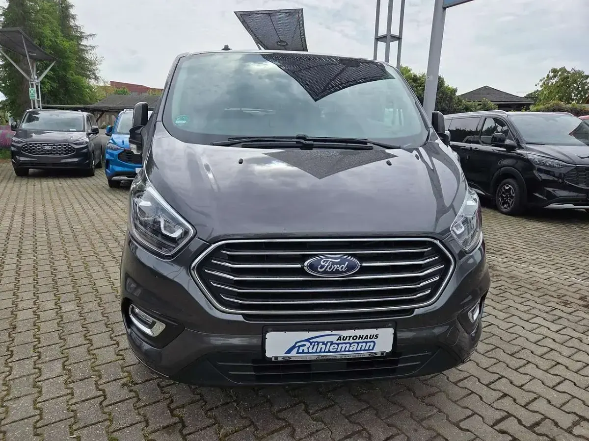 Gebraucht Ford Tourneo Titanium X 185 PS (136 kW) 2022 Magneticgrau (metallic) Van / Kleinbus