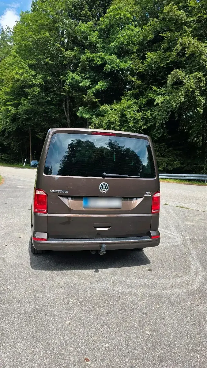 Gebraucht VW Multivan 150 PS (110 kW) 2016 Braun Van / Kleinbus