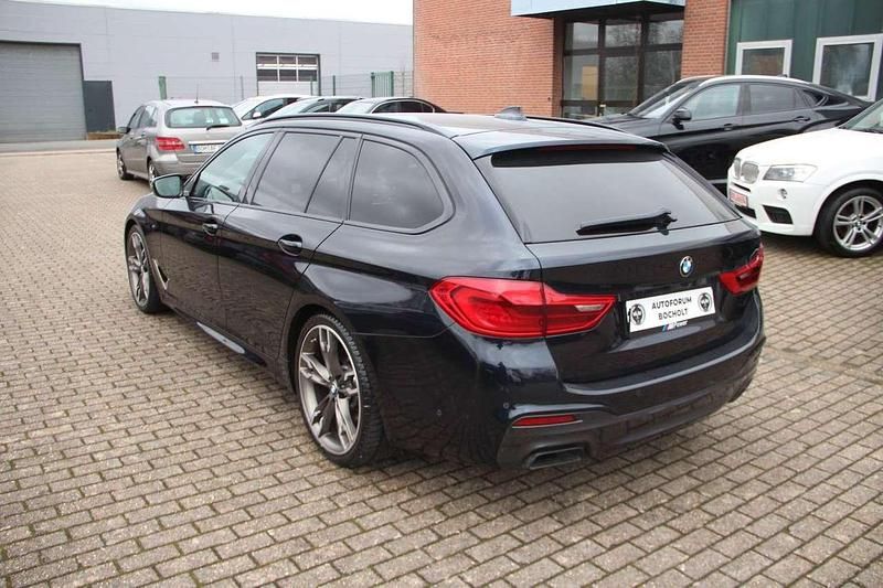 Gebraucht BMW 550 400 PS (294 kW) 2018 Carbonschwarz metallic Kombi