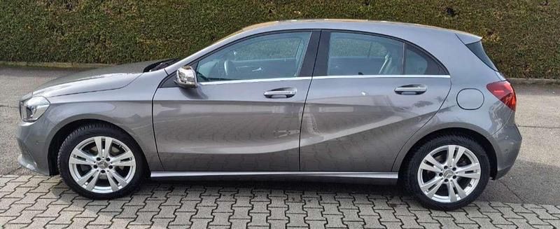 Gebraucht Mercedes A180 148 PS (108 kW) 2017 Grau Kleinwagen