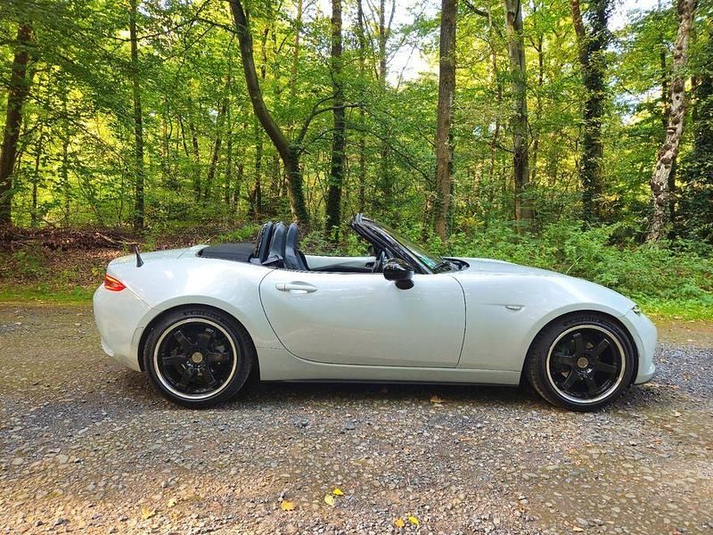 Weiß Gebraucht 2016 Mazda MX5 Exclusive-Line Cabrio | 17.790 € (Fairer Preis) - Bild 1/4