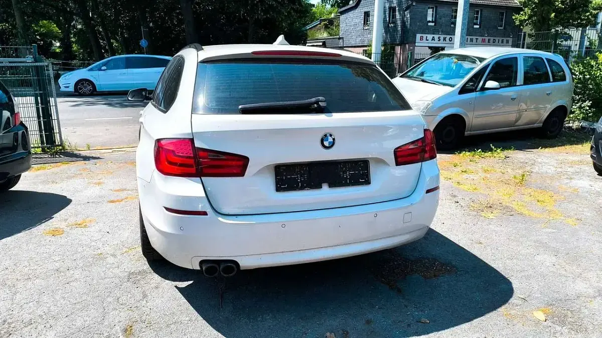 Gebraucht BMW 525 218 PS (160 kW) 2012 Alpinweiss iii Kombi