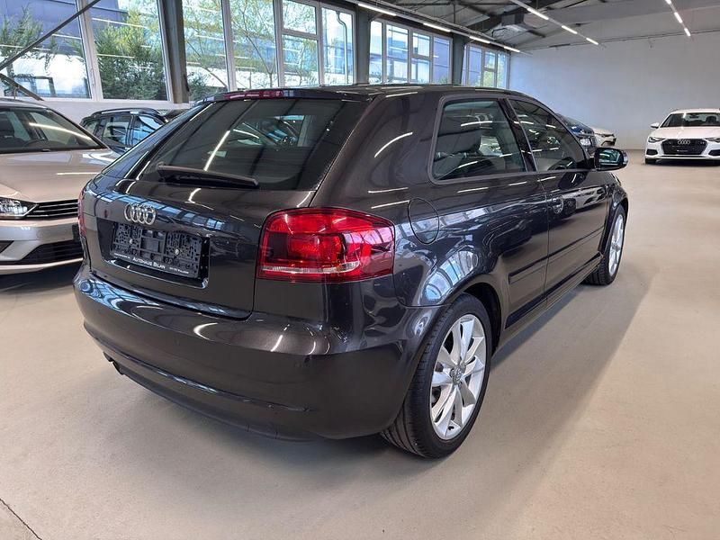 Gebraucht Audi A3 Performance 105 PS (77 kW) 2011 Lavagrau Kleinwagen