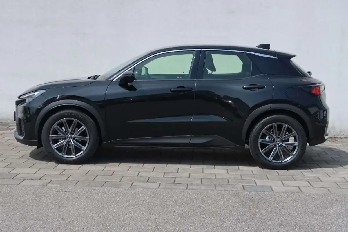 Gebraucht Lexus LBX 136 PS (100 kW) 2025 Mysticschwarz SUV