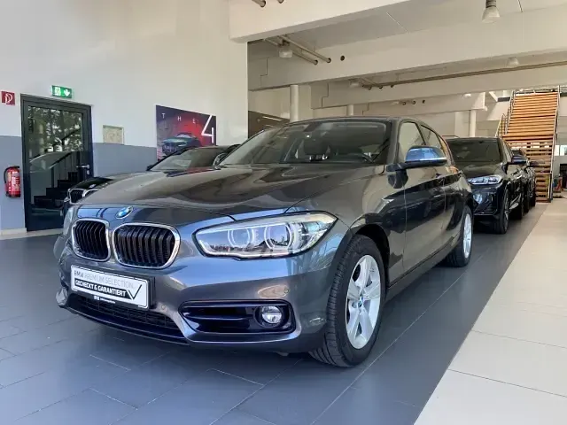 Gebraucht BMW 118 Sport Line 150 PS (110 kW) 2018 Grau metallic mineralgrau metallic Kleinwagen