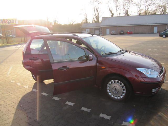Gebraucht Ford Focus Viva 116 PS (85 kW) 2004 Rot metallic Kombi