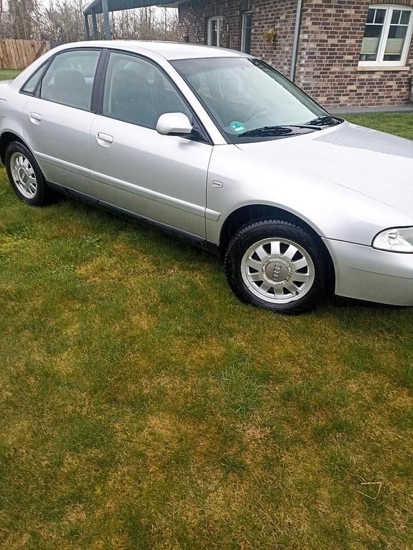 Gebraucht Audi A4 100 PS (73 kW) 2000 Silber Limousine