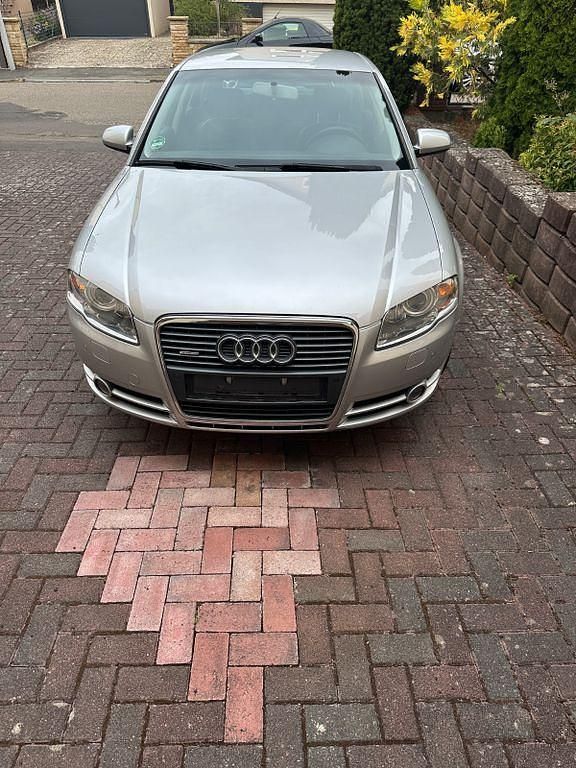 Grau Gebraucht 2005 Audi A4 Limousine | 1.850 € (Superpreis) - Bild 1/4