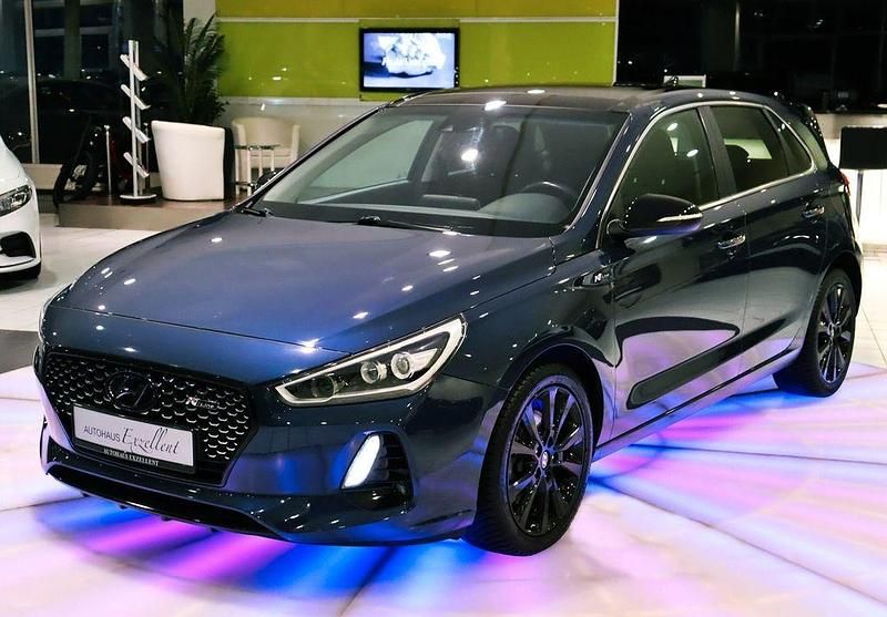 Blau Gebraucht 2017 Hyundai i30 Intro Edition Kleinwagen | 13.950 € (Fairer Preis) - Bild 1/4