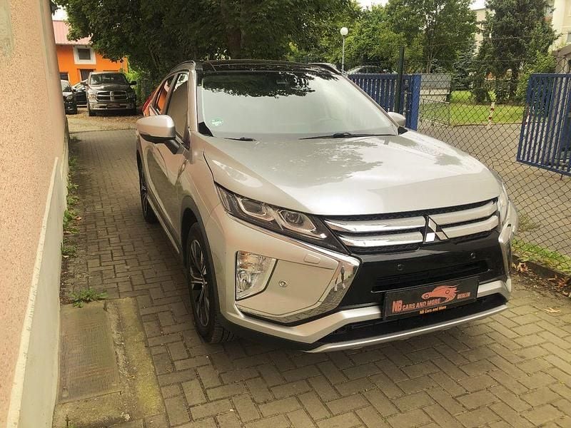 Silber Gebraucht 2018 Mitsubishi Eclipse Cross Top SUV | 17.499 € (Fairer Preis) - Bild 1/4