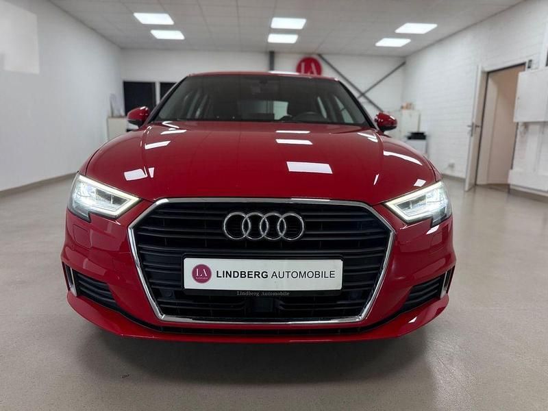 Gebraucht Audi A3 Sport 150 PS (110 kW) 2018 Tangorot metallic Limousine
