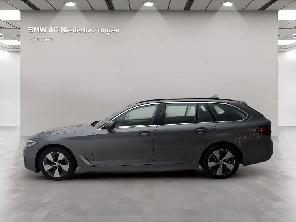 Gebraucht BMW 520 190 PS (139 kW) 2023 Grau Kombi