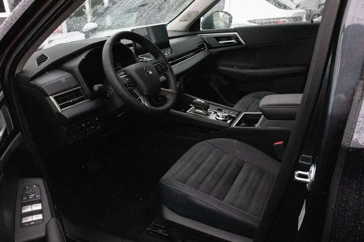 Neu Mitsubishi Outlander P-HEV Edition 306 PS (225 kW) 2025 Grau SUV