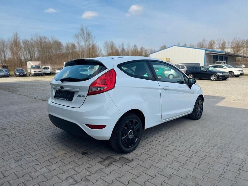 Gebraucht Ford Fiesta Trend 82 PS (60 kW) 2009 Weiß Kleinwagen