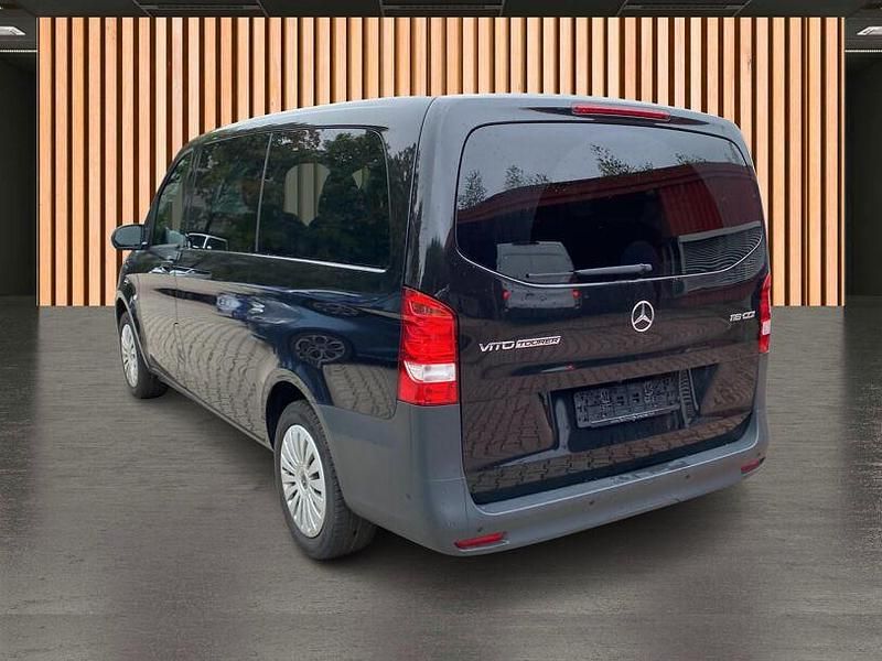 Gebraucht Mercedes Vito 163 PS (119 kW) 2024 Schwarz schwarz (metallic) Van