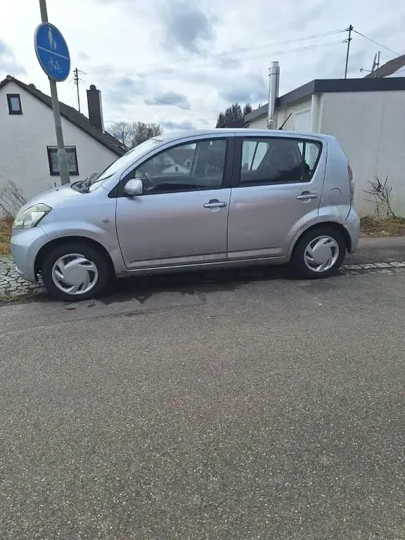 Gebraucht Daihatsu Sirion 91 PS (66 kW) 2007 Silber Kleinwagen