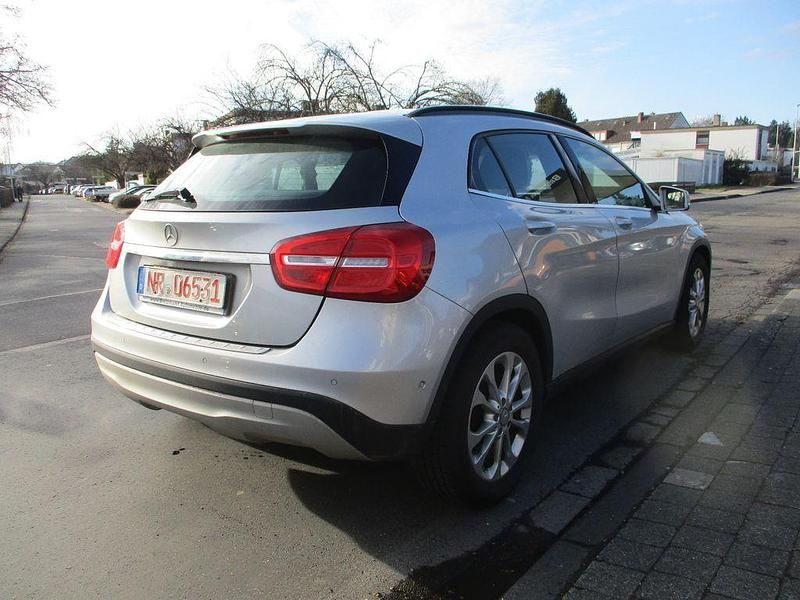 Gebraucht Mercedes GLA220 170 PS (125 kW) 2015 Silber SUV