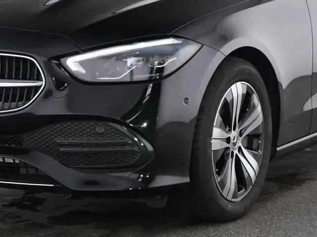 Gebraucht Mercedes C220 Avantgarde 197 PS (144 kW) 2025 Lack obsidianschwarz Kombi