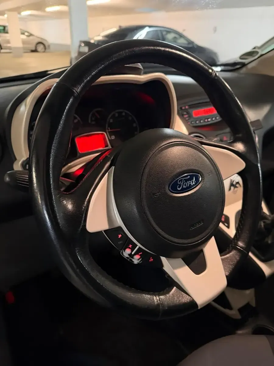 Używany Ford Ka Titanium 68 KM (50 kW) 2010 Czarny Hatchback