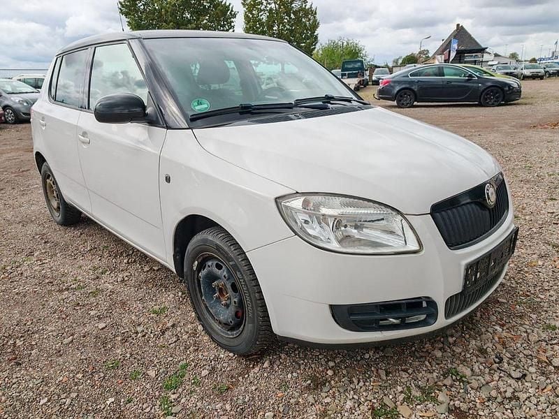 Weiß Gebraucht 2009 Skoda Fabia Style Limousine | 999 € (Superpreis) - Bild 1/4