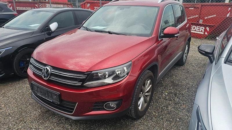 Rot Gebraucht 2016 VW Tiguan Sportline SUV | 16.000 € (Fairer Preis) - Bild 1/4
