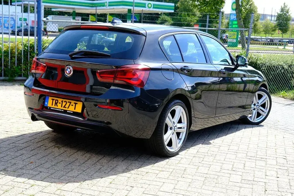 Gebraucht BMW 118 Executive 136 PS (100 kW) 2018 Schwarz Limousine