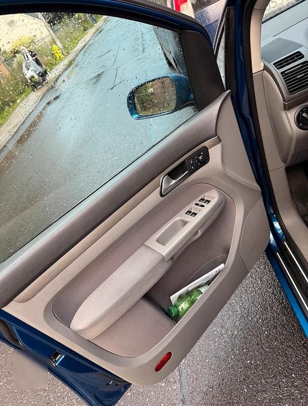 Gebraucht VW Touran 140 PS (102 kW) 2007 Blau Van / Kleinbus