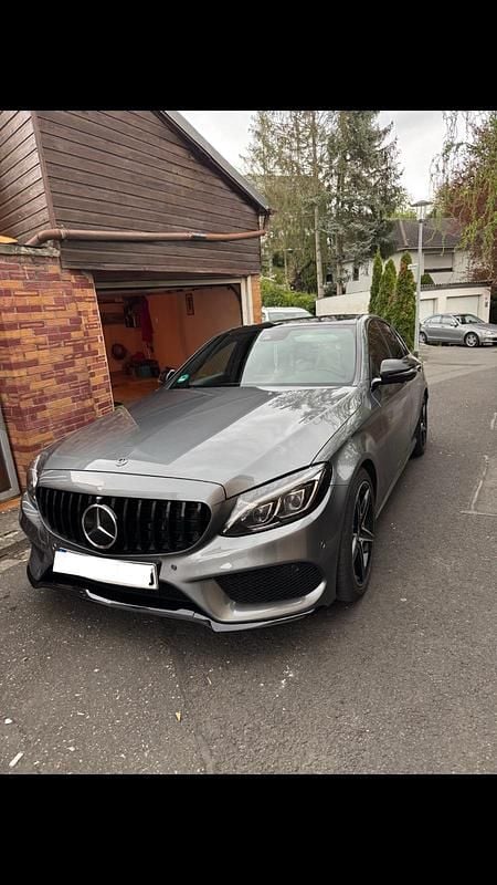 Grau Gebraucht 2018 Mercedes C200 AMG Limousine | 28.000 € - Bild 1/4