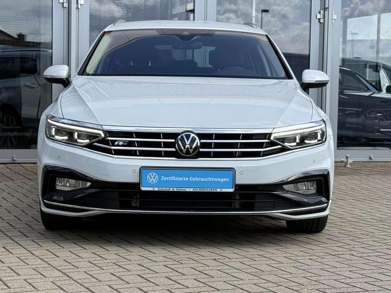 Gebraucht VW Passat Elegance 150 PS (110 kW) 2024 Weiß metallic Kombi