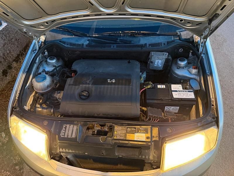 Grau Gebraucht 2006 Skoda Fabia Limousine | 1.200 € (Fairer Preis) - Bild 1/4