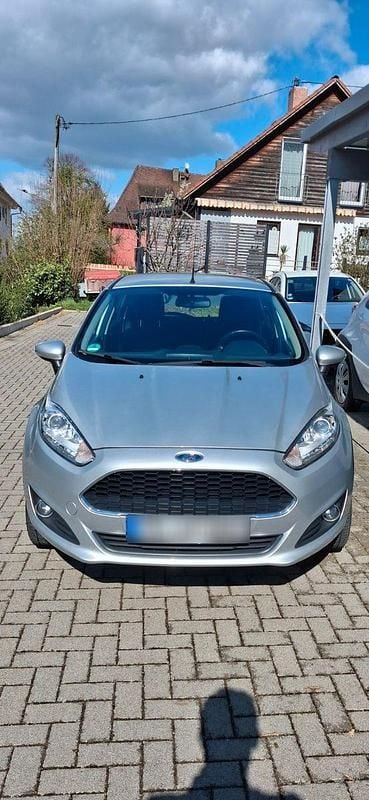 Gebraucht Ford Fiesta SYNC Edition 80 PS (58 kW) 2016 Silber Kleinwagen