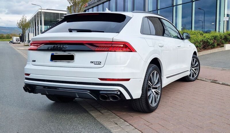 Weiß Gebraucht 2019 Audi Q8 S-Line SUV | 61.900 € (Etwas zu teuer) - Bild 1/4