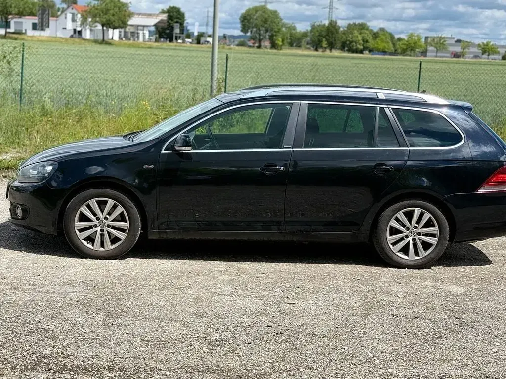 Gebraucht VW Golf VI Style 140 PS (102 kW) 2011 Ebenholzschwarz Kleinwagen