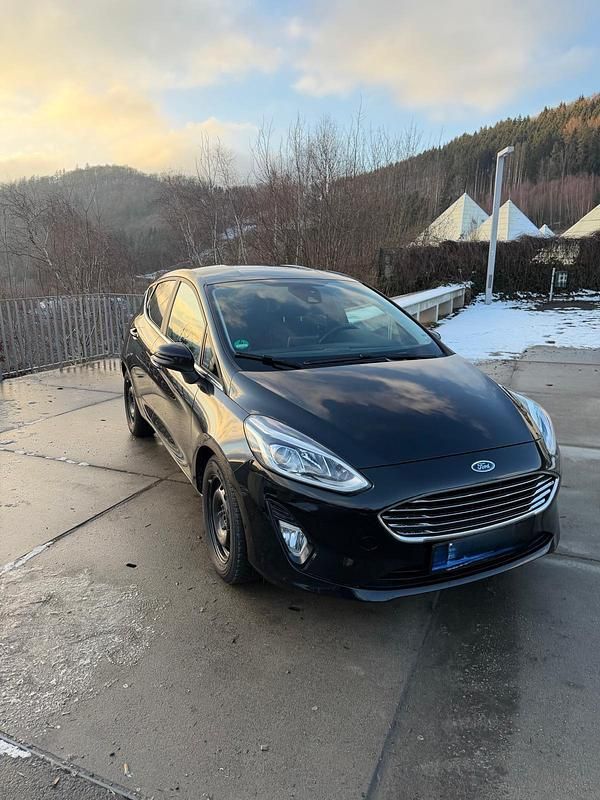 Gebraucht Ford Fiesta 101 PS (74 kW) 2018 Schwarz Kleinwagen