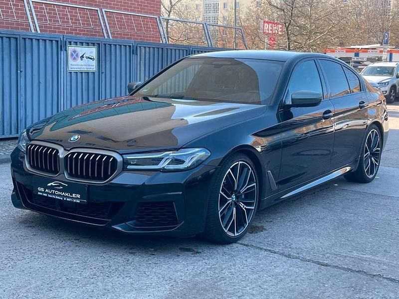 Gebraucht BMW 550 530 PS (389 kW) 2021 Saphirschwarz Limousine